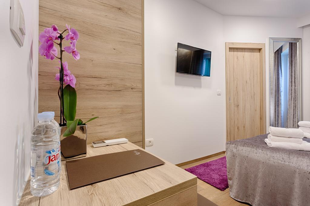 Central Pearl By Nono Ban Rooms สปลิท ภายนอก รูปภาพ